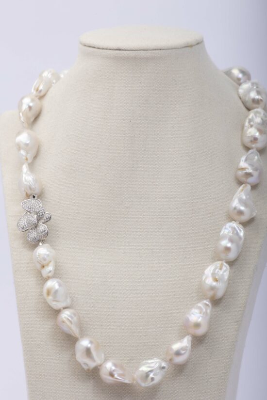 Collar Perla natural 18-23mm AA+ con  cierre Plata y circonita corazones - Imagen 2