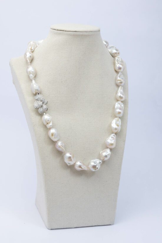 Collar Perla natural 18-23mm AA+ con  cierre Plata y circonita corazones