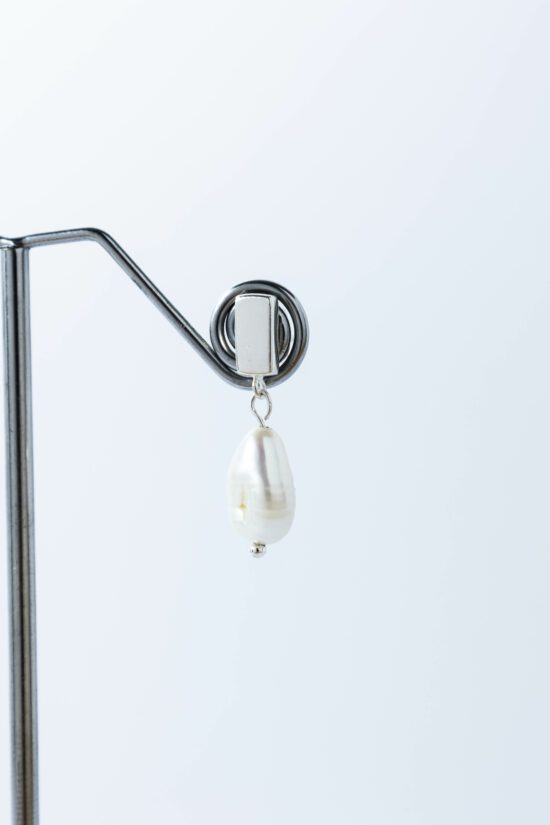 Pendiente Perla natural de agua dulce AAA+ 1,2cm, con   cierre de  Plata 925 - Imagen 2