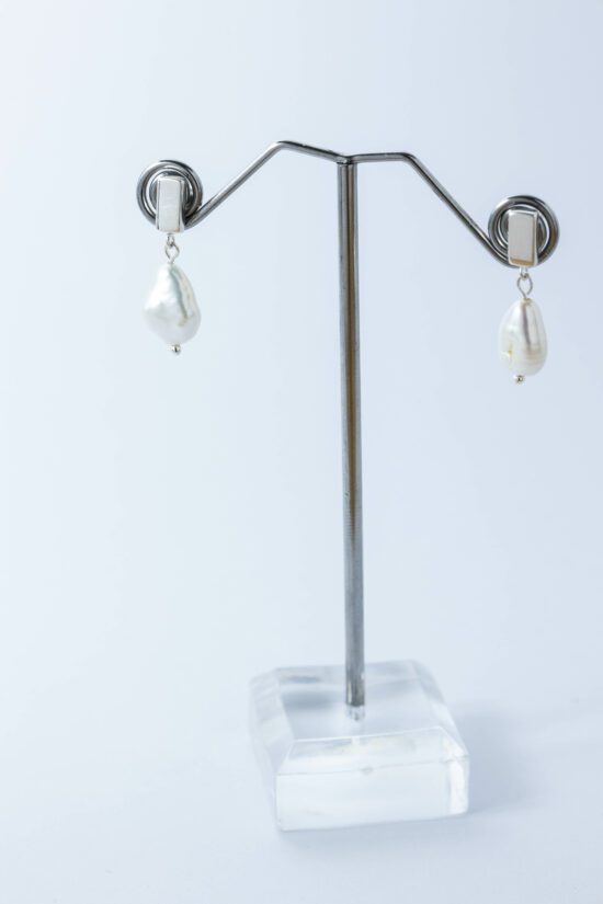 Pendiente Perla natural de agua dulce AAA+ 1,2cm, con   cierre de  Plata 925