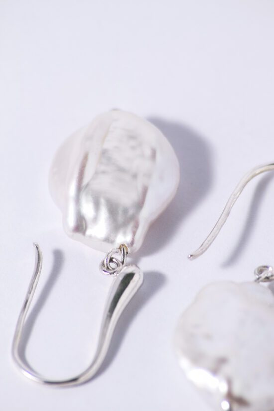 Pendiente Perla natural Barroca AAA+ 2,3cm con cierre de Plata 925 - Imagen 2