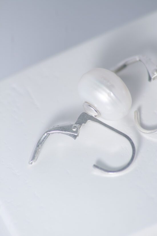 Pendiente Perla natural AA+ de agua dulce con  fornitura de Plata 925 cierre catalán 1,5cm - Imagen 4